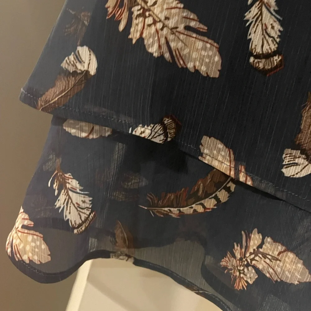 Woman’s Ruffle Tank - Picture 3 of 4